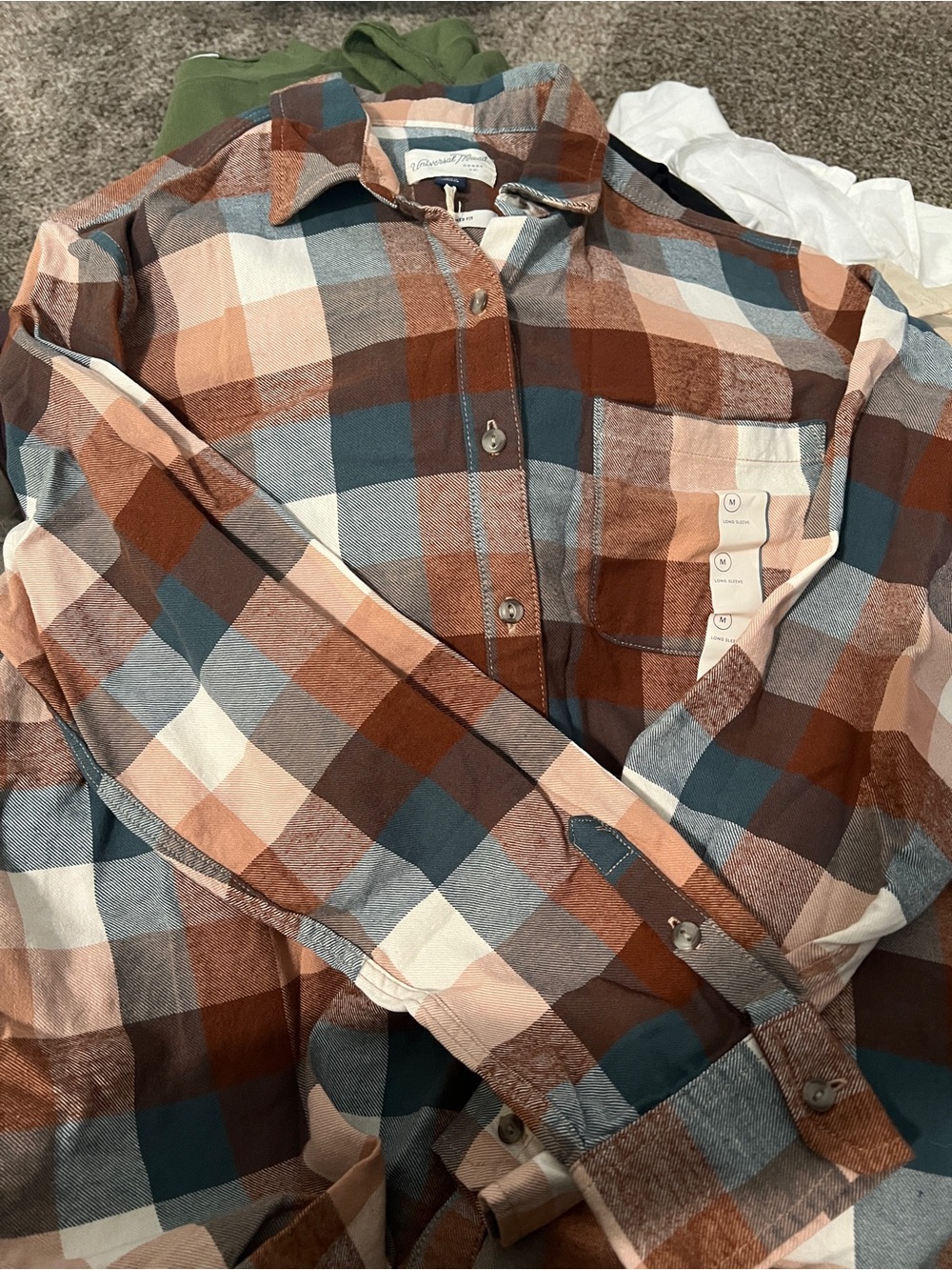 Universal Thread  Brown, Blue & Cream Plaid Button-Up Shirt size M